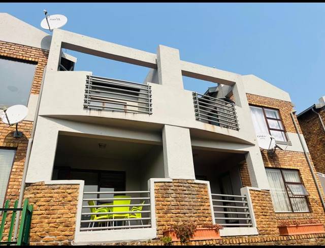 1 BEDROOM TOWNHOUSE FOR SALE IN BASSONIA
